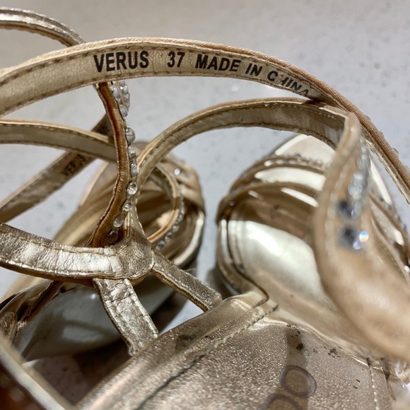 Aldo Gold Heels - Picture 5 of 5